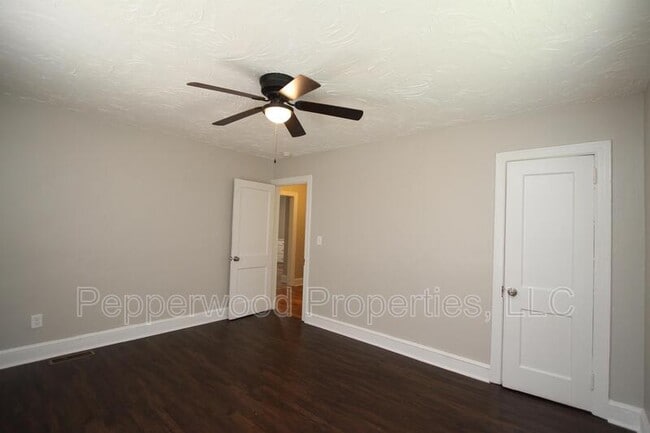 Building Photo - 228 S Hampton Dr