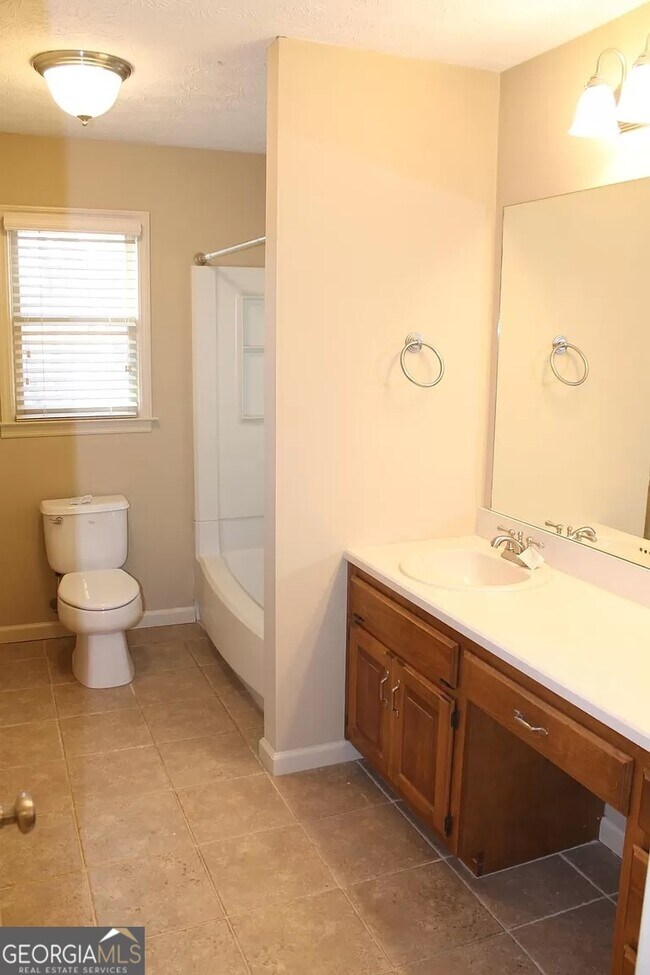 Building Photo - 5745 Hendrix Rd