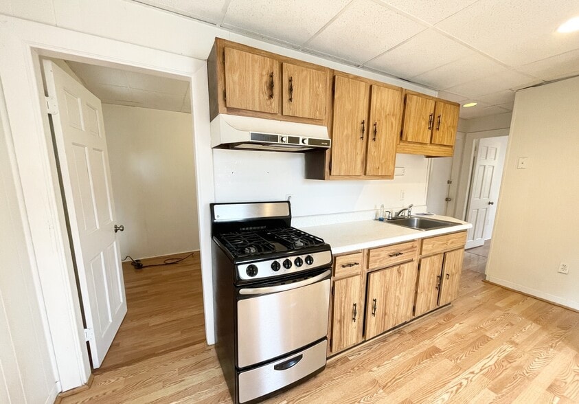 Building Photo - 105 Buttonwood St