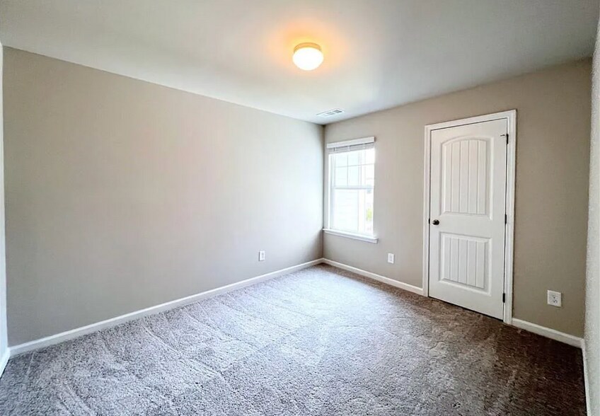 Building Photo - 257 Whitetail Cir