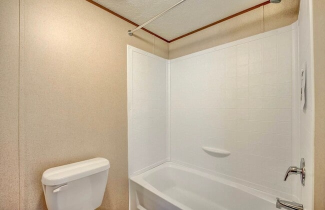 Building Photo - 2 bed 2 bath trailer available now