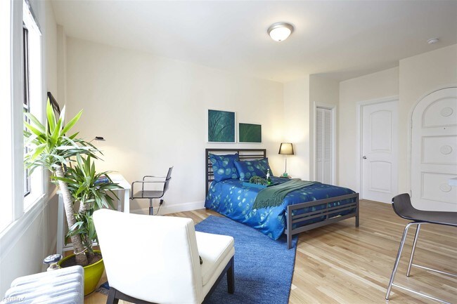 Building Photo - 601 Ofarrell St