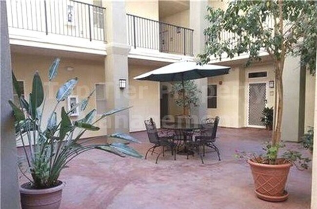 Building Photo - ***Beautiful 2 bed/2 bath Condo in the Hea...