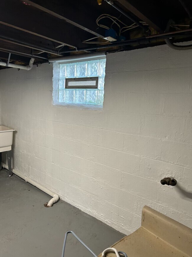 Building Photo - 1610 Pettibone Ave