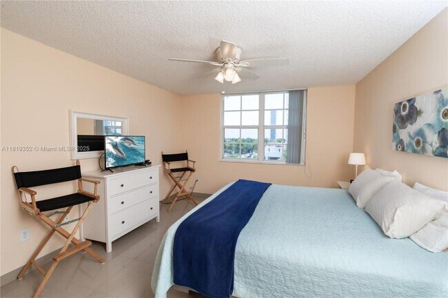 Building Photo - 2 bedroom in Aventura FL 33180