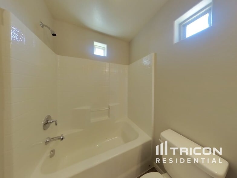 Building Photo - 10240 Elias Child Ct