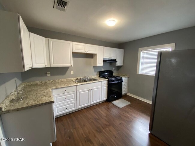 Building Photo - 707 Satsuma Ave