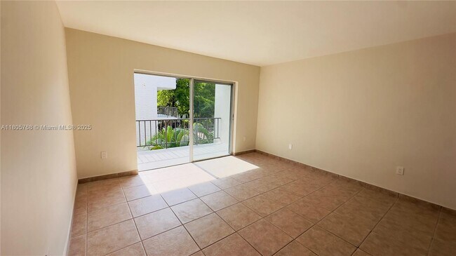 Building Photo - 6900 N Kendall Dr