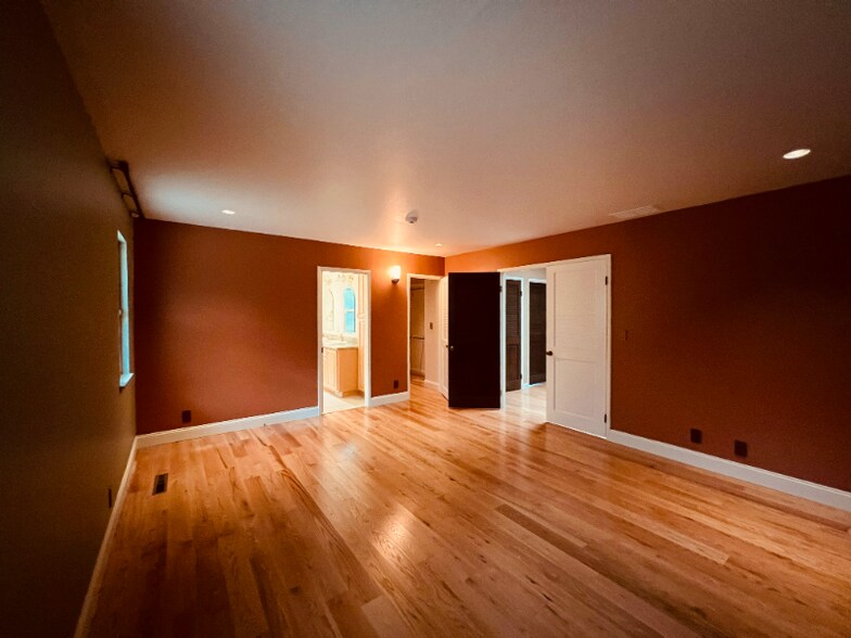 Building Photo - 7757 Country Ln