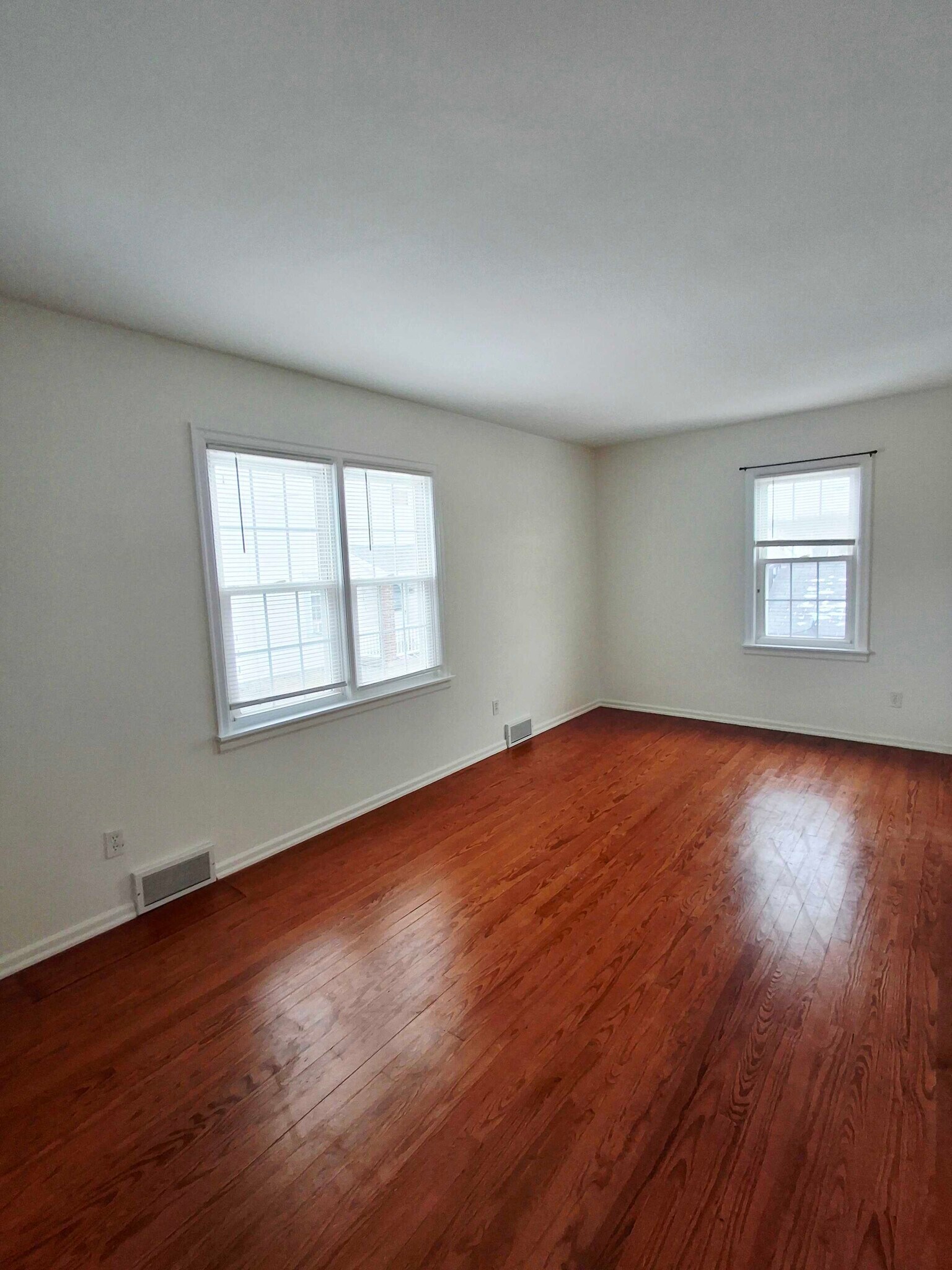 Building Photo - 543 Dresden Ave