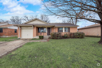 Building Photo - Downtown Garland Home