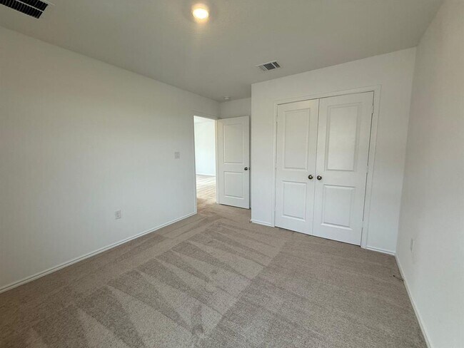 Building Photo - 519 Vantage Dr
