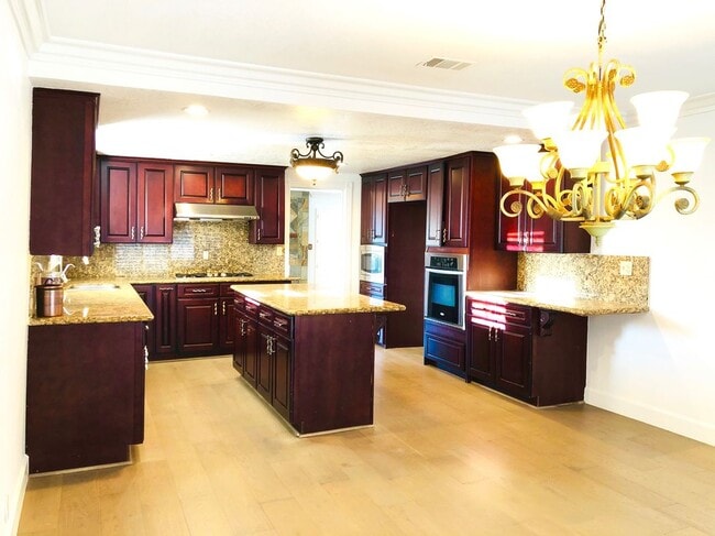 Building Photo - 205 Via Montego