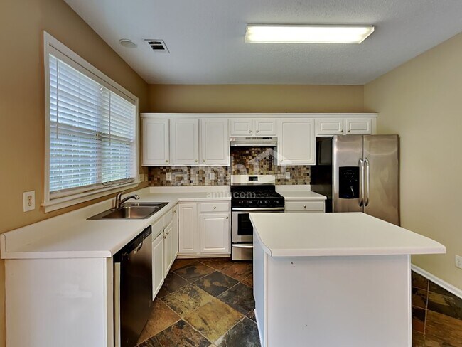 Building Photo - 607 Wallnut Hall Trl