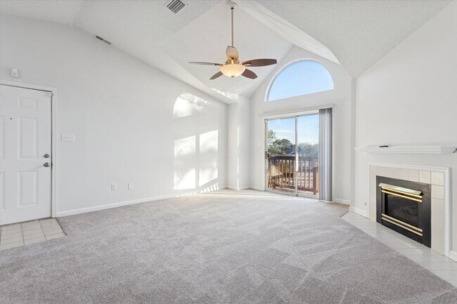 Building Photo - 2BR/2BA Condo Near Langley AFB