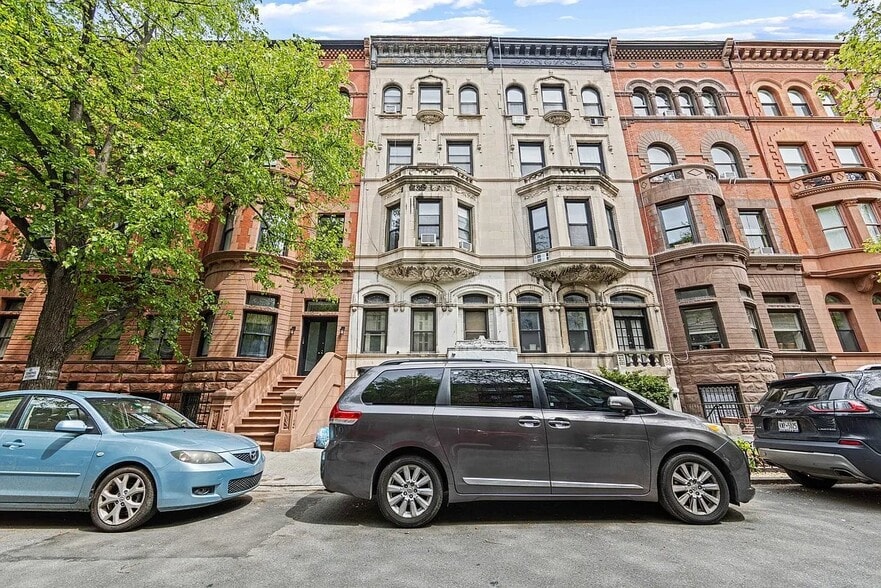 Building Photo - 51 W 88th St