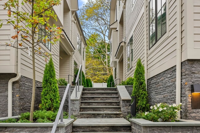 Building Photo - 187 Field Point Rd