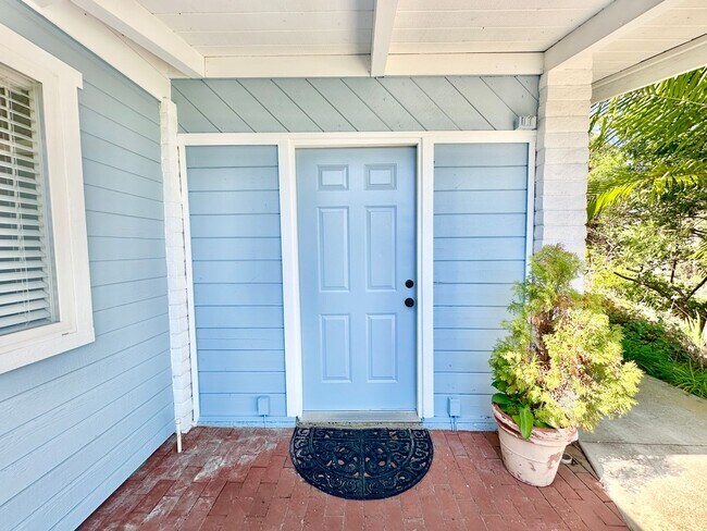 Building Photo - Beautiful Home, in Quiet Country Setting, Large, Private, Fenced Yard Space, with Landscaper Incl...