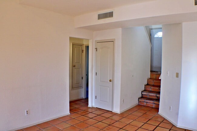 Building Photo - Beautiful Move-in Ready Home