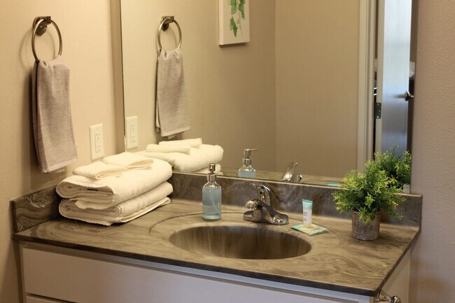 Building Photo - 4415 Lincoln Way