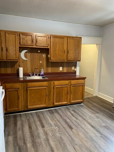 Building Photo - 498 N Main St