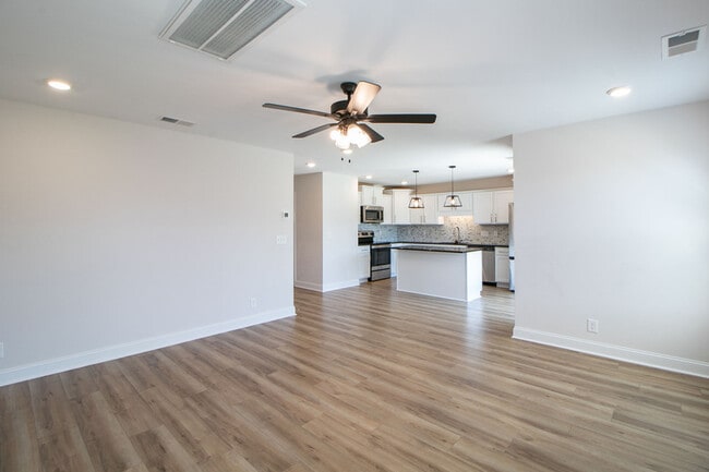 Building Photo - 433 Pomeroy Dr