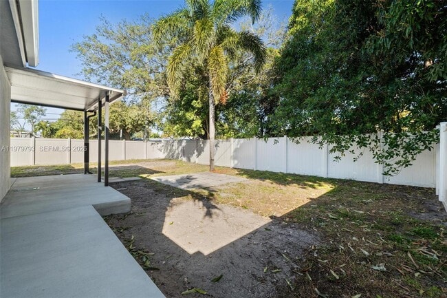 Building Photo - 201 NE 169th St