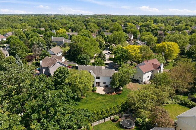 Building Photo - Spacious 4-Bedroom Home with Finished Basement and Modern Upgrades in Grayslake