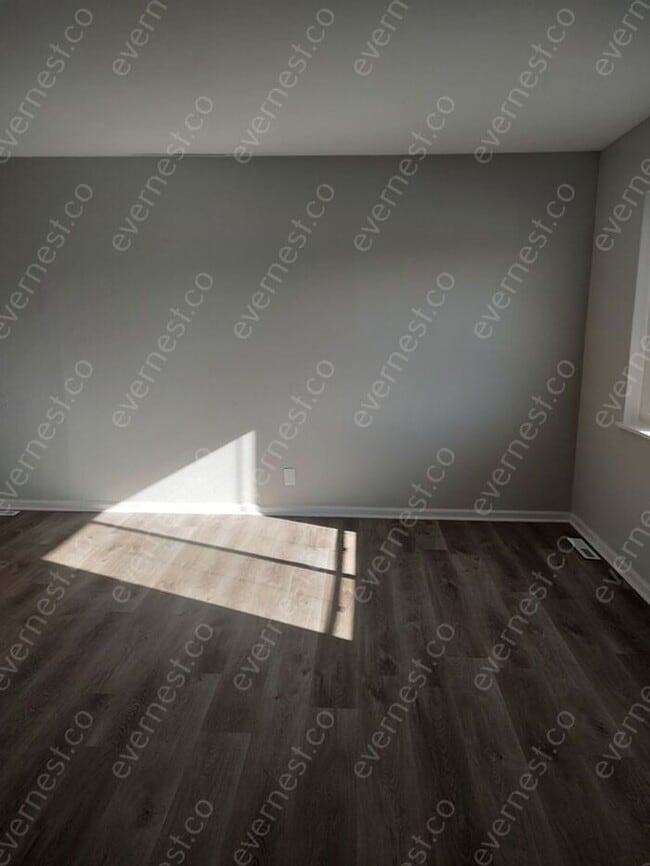 Building Photo - Charming 3-Bedroom Home with Fenced Yard a...