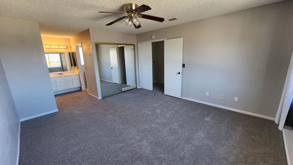 Building Photo - 389 Summer Creek Ct