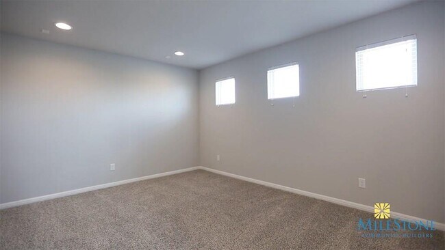Building Photo - 368 Rend Dr