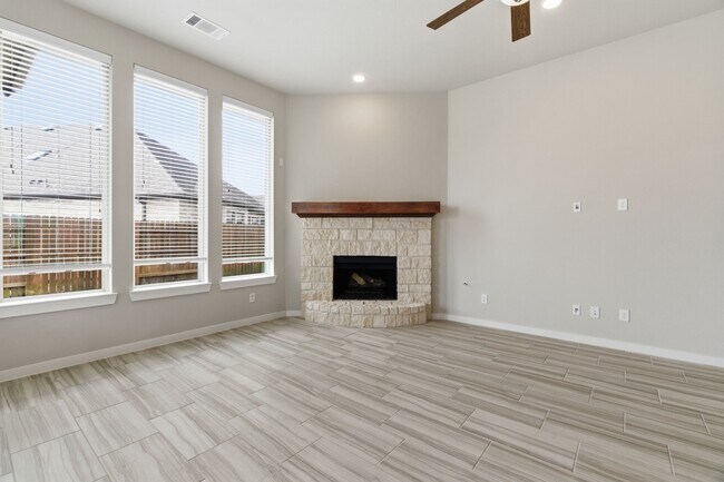 Building Photo - 22515 Bassett Hollow Ln