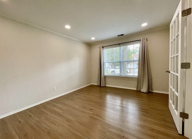 Building Photo - 6207 Oaken Gate Dr S