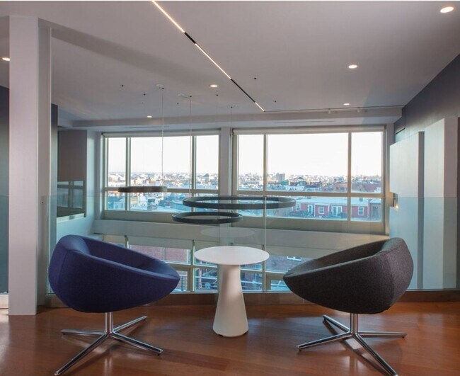 Building Photo - Stunning Views from this Spectacular and Stylish Penthouse in heart of Adams Morgan with PARKING.