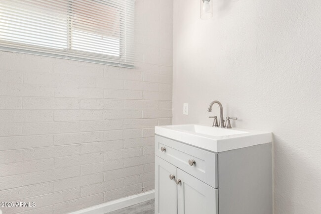 Building Photo - 405 S Priest Dr