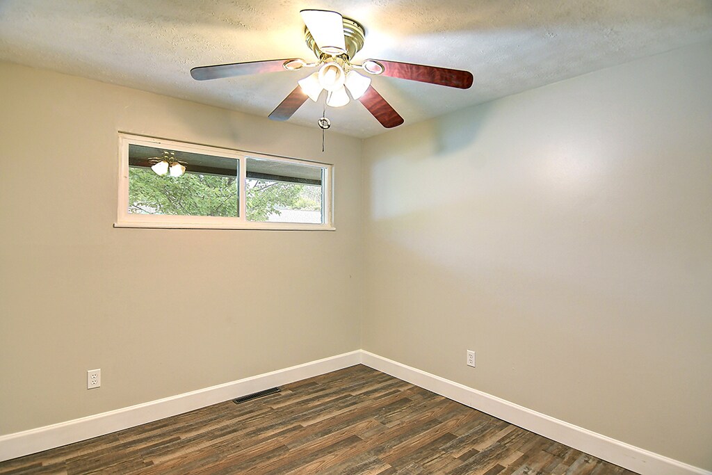 Building Photo - 3813 Utica Dr