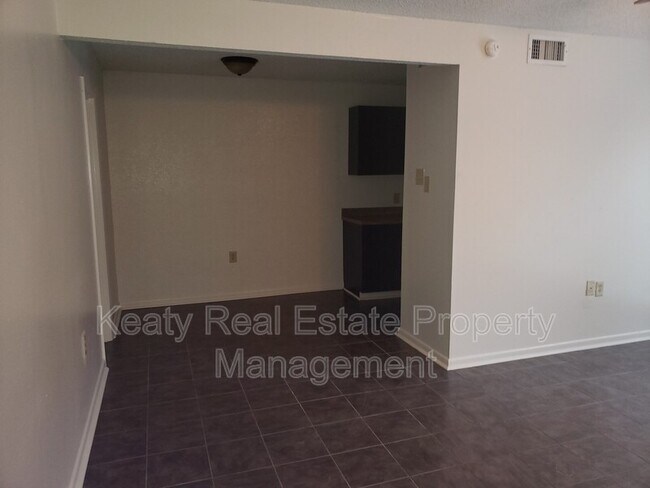 Building Photo - 809 Fox Run Ave