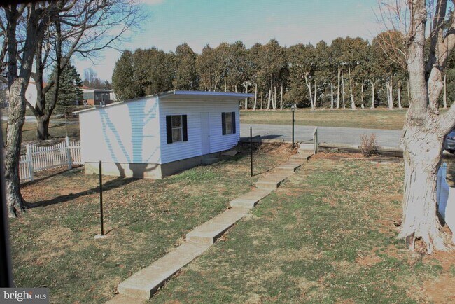 Building Photo - 739 S Main St