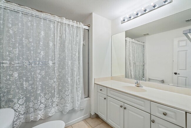 Building Photo - 2803 Sarento Pl