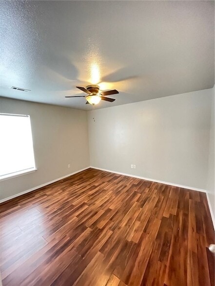 Building Photo - 1132 Nelson Dr