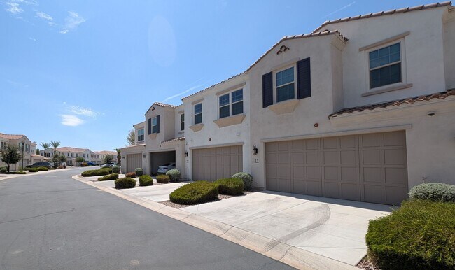 Building Photo - 3 Bedroom Condo in the Siena Community Near S Dobson Rd and W Queen Creek Rd!