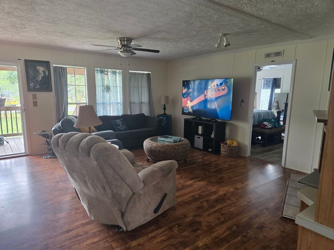 Building Photo - 2115 Bent Oak Ct