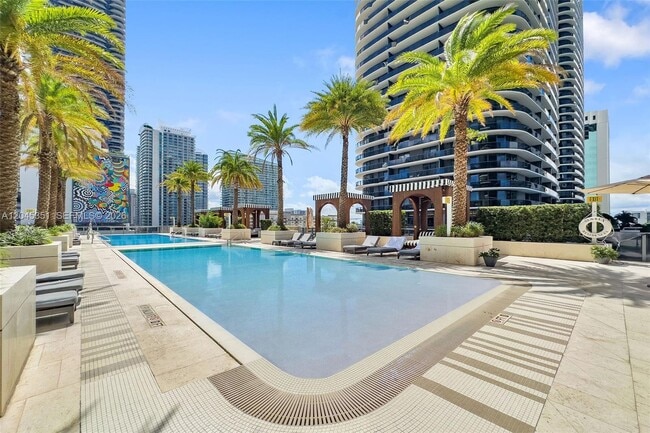 Building Photo - 801 S Miami Ave
