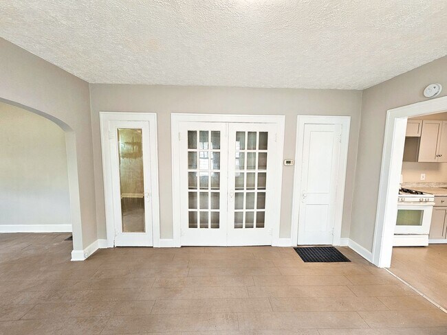 Building Photo - 519 - 521 N Sherman Drive