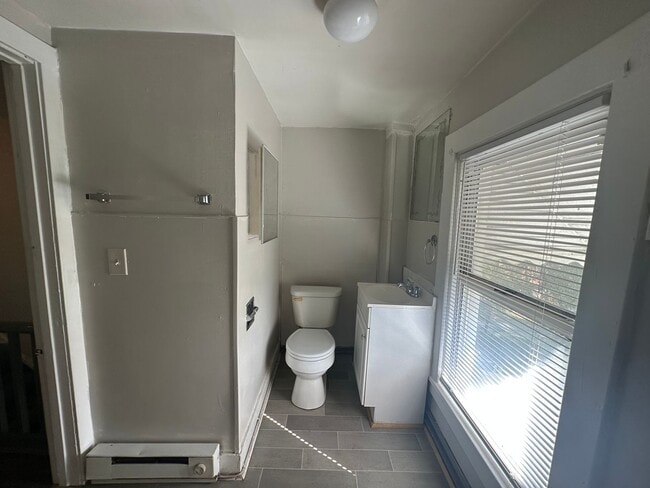 Building Photo - 2 Story House Under $800