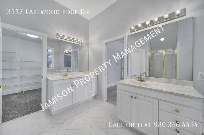 Building Photo - 3117 Lakewood Edge Dr