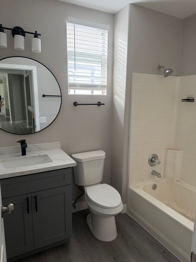 Building Photo - Eastvale 2 story beauty