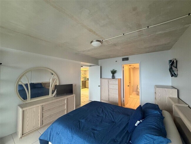Building Photo - 6009 Sea Ranch Dr