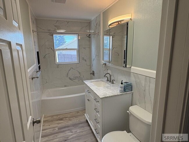 Building Photo - 357 1st W St