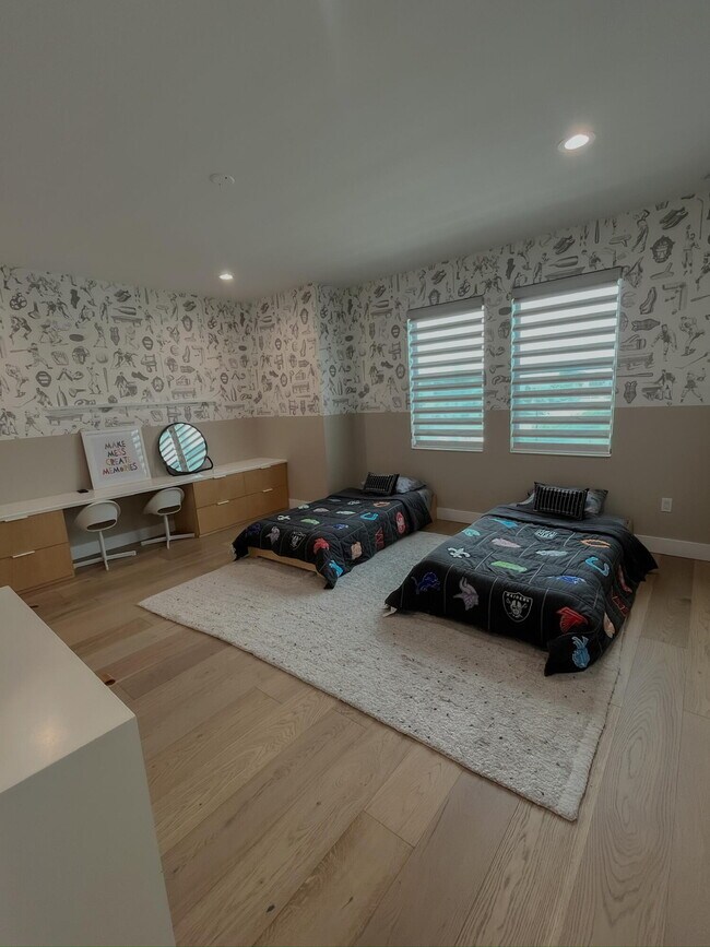Building Photo - 8227 Oceanus Dr